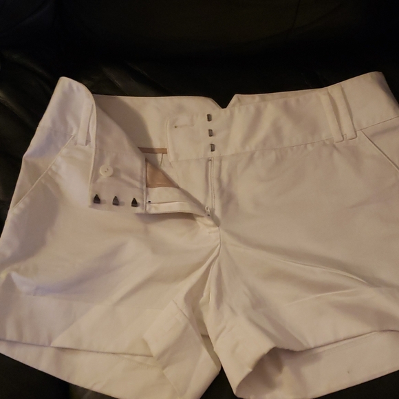 Shorts-Express - Picture 2 of 4